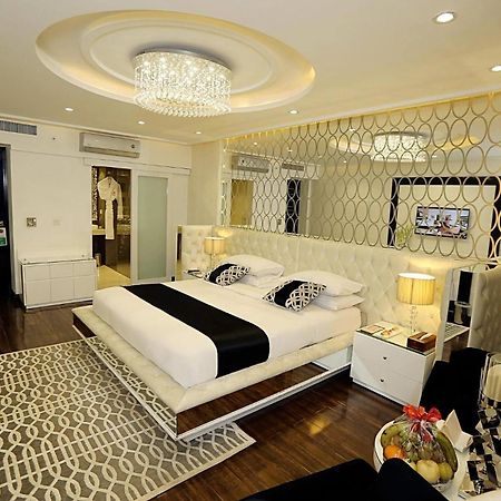 Hotel Ramada By Wyndham Multan Esterno foto