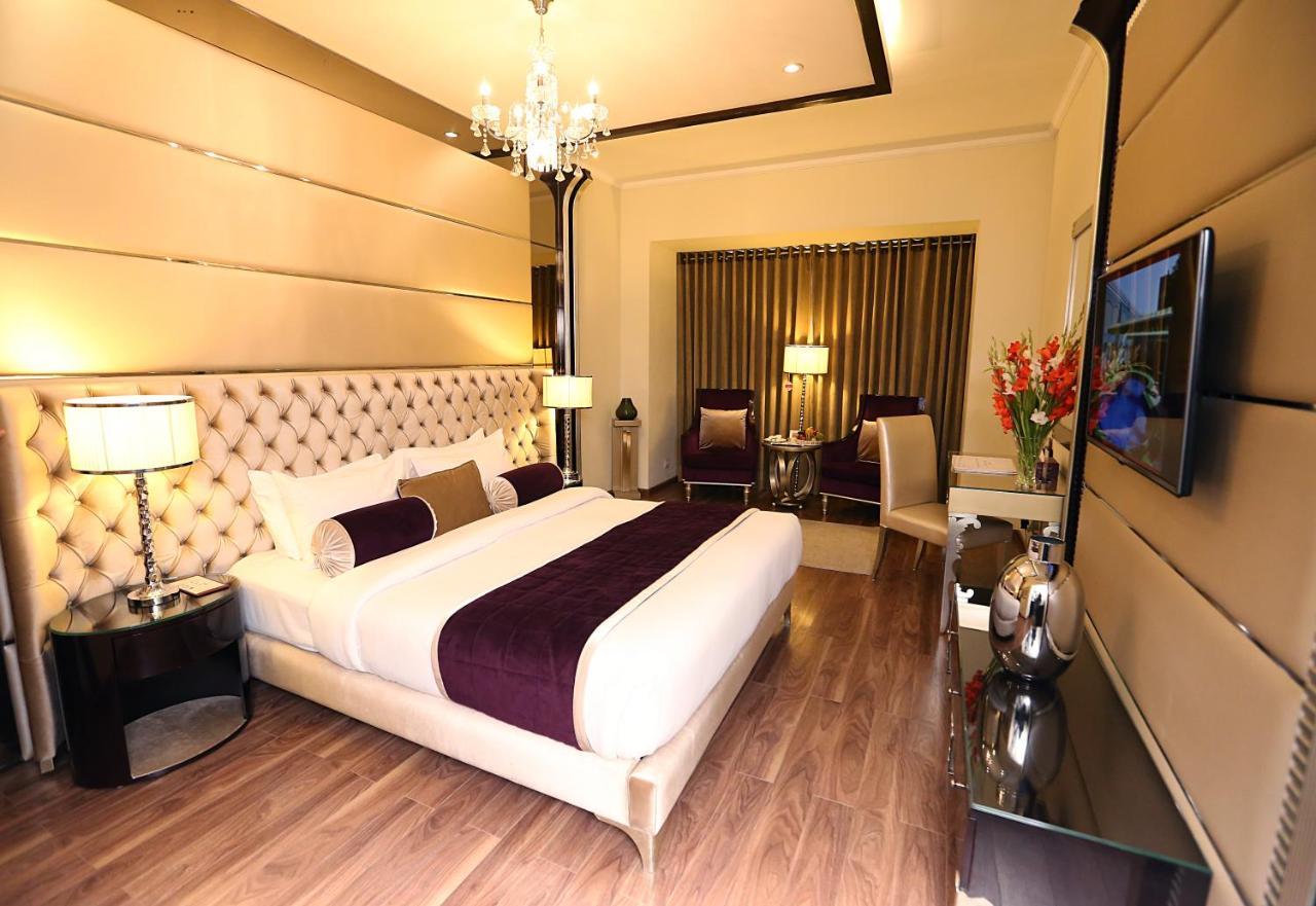 Hotel Ramada By Wyndham Multan Esterno foto