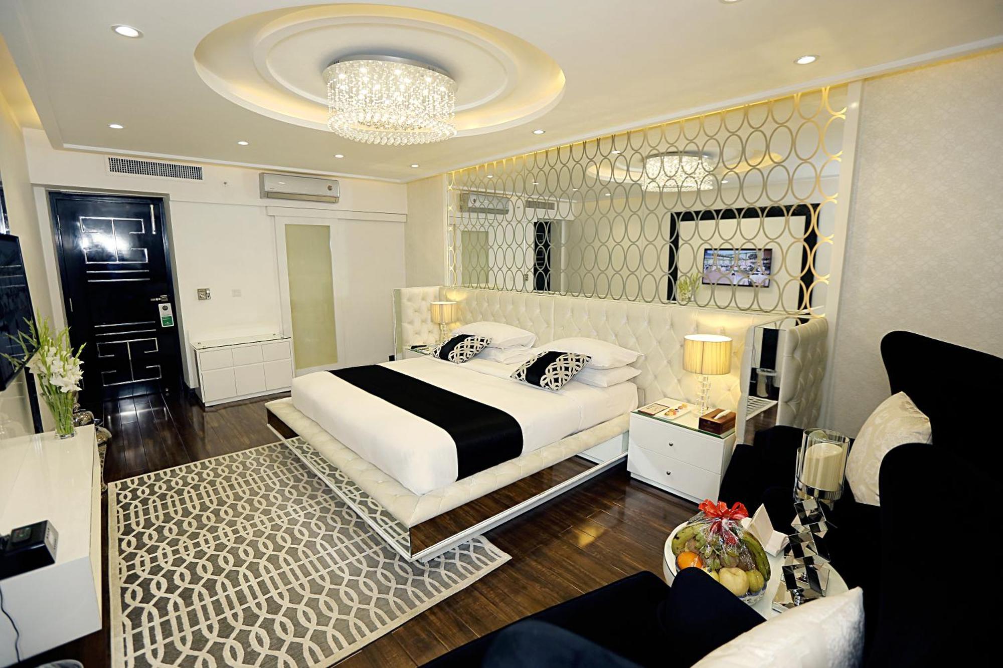Hotel Ramada By Wyndham Multan Esterno foto
