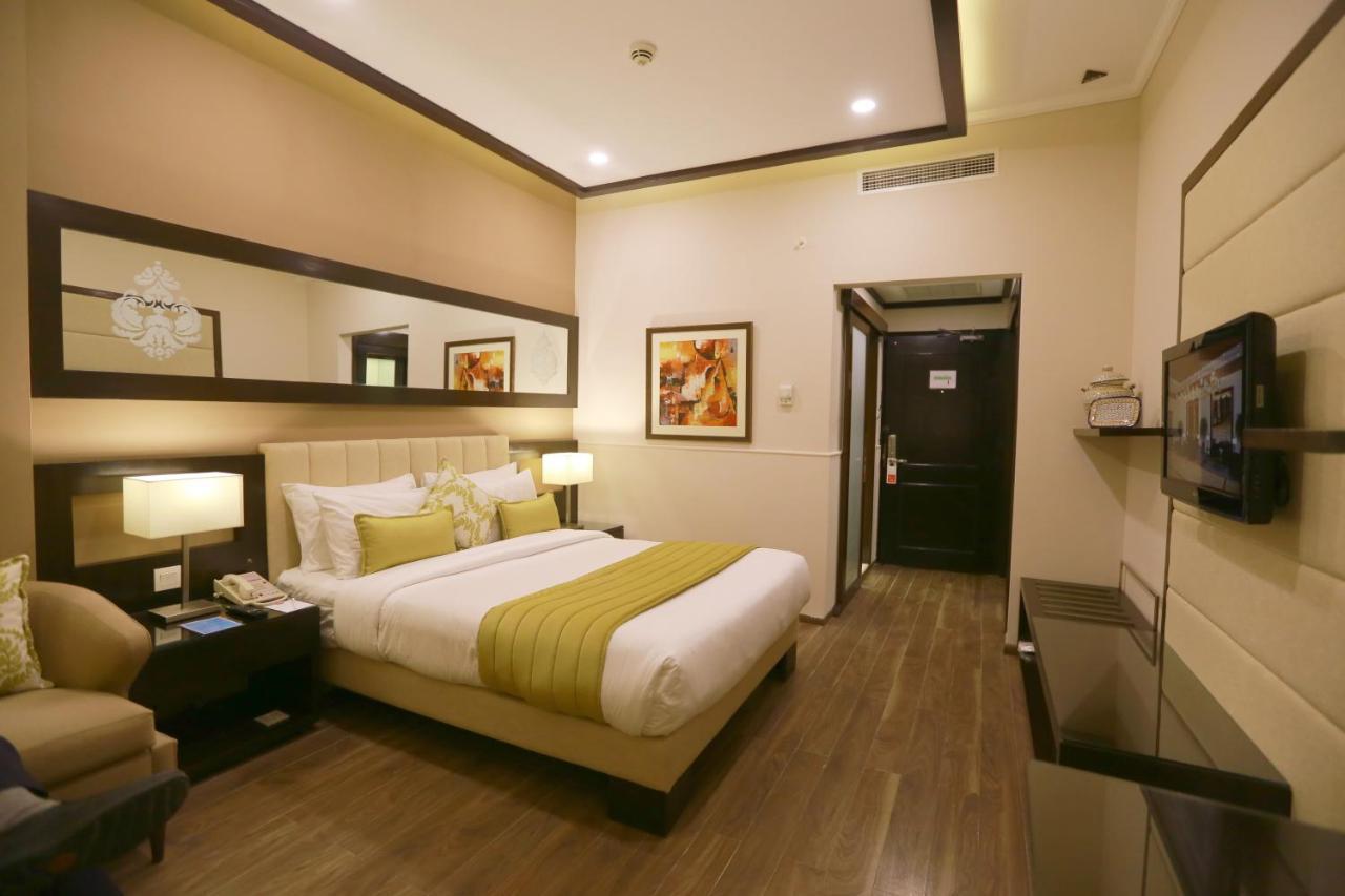 Hotel Ramada By Wyndham Multan Esterno foto
