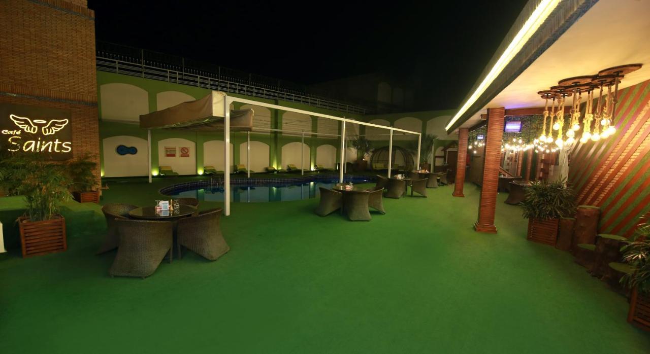 Hotel Ramada By Wyndham Multan Esterno foto