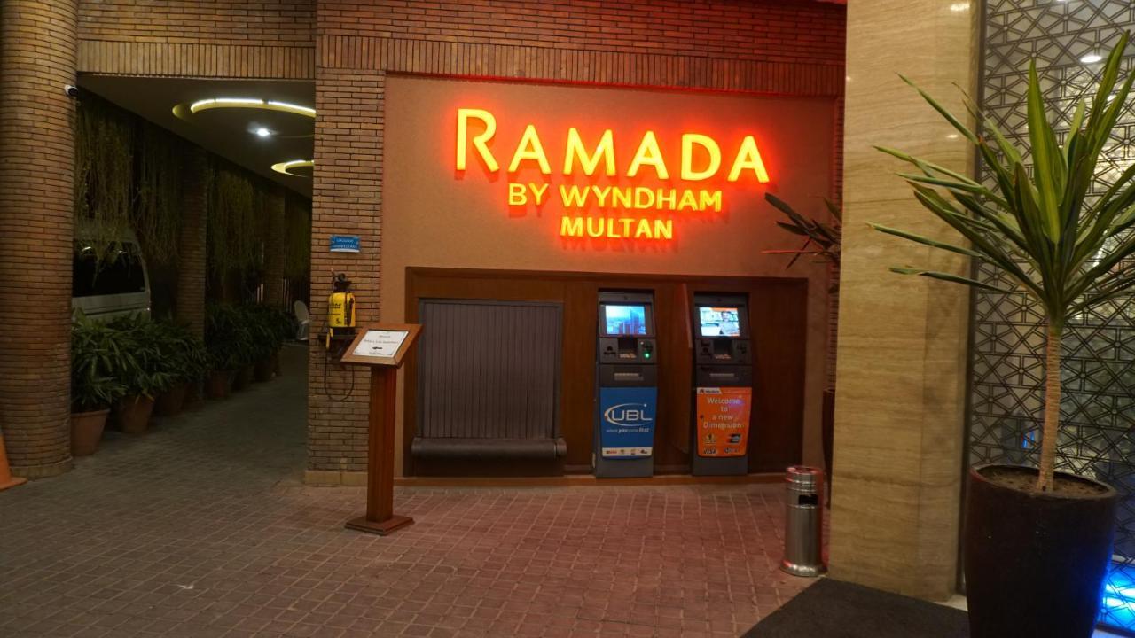 Hotel Ramada By Wyndham Multan Esterno foto
