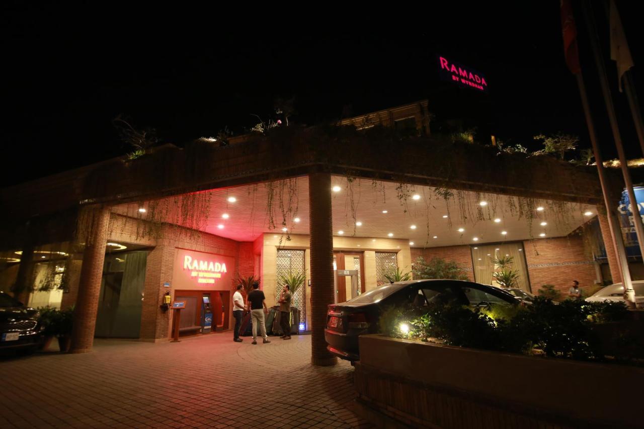 Hotel Ramada By Wyndham Multan Esterno foto