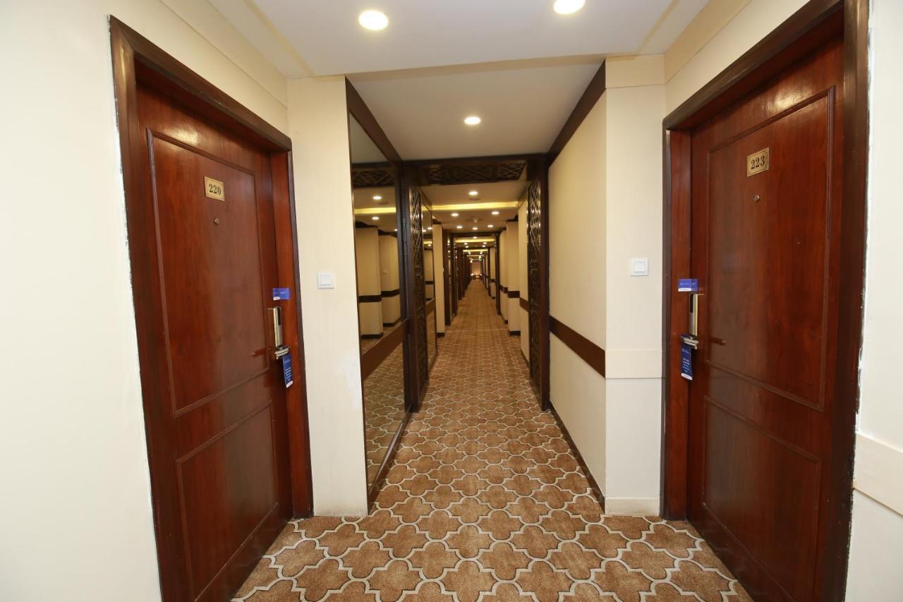 Hotel Ramada By Wyndham Multan Esterno foto