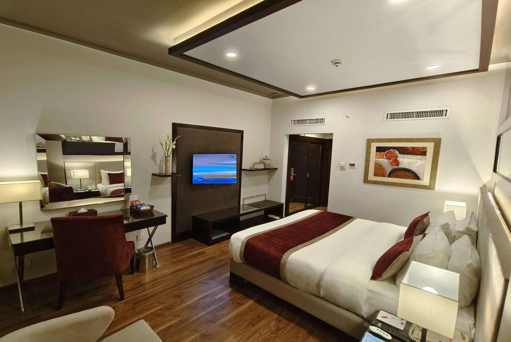 Hotel Ramada By Wyndham Multan Esterno foto