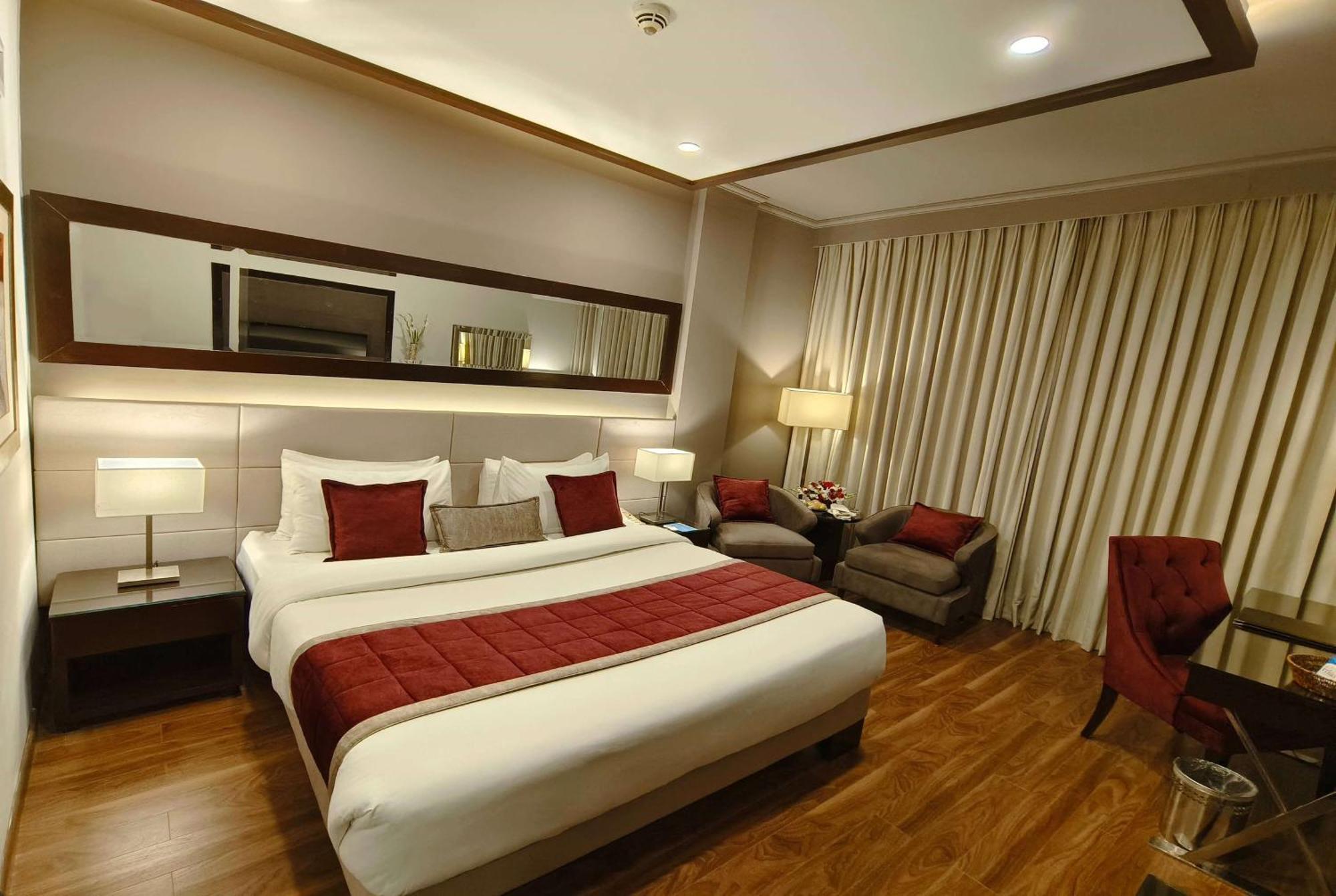 Hotel Ramada By Wyndham Multan Esterno foto