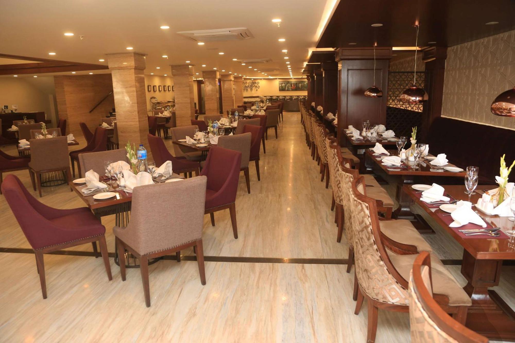 Hotel Ramada By Wyndham Multan Esterno foto