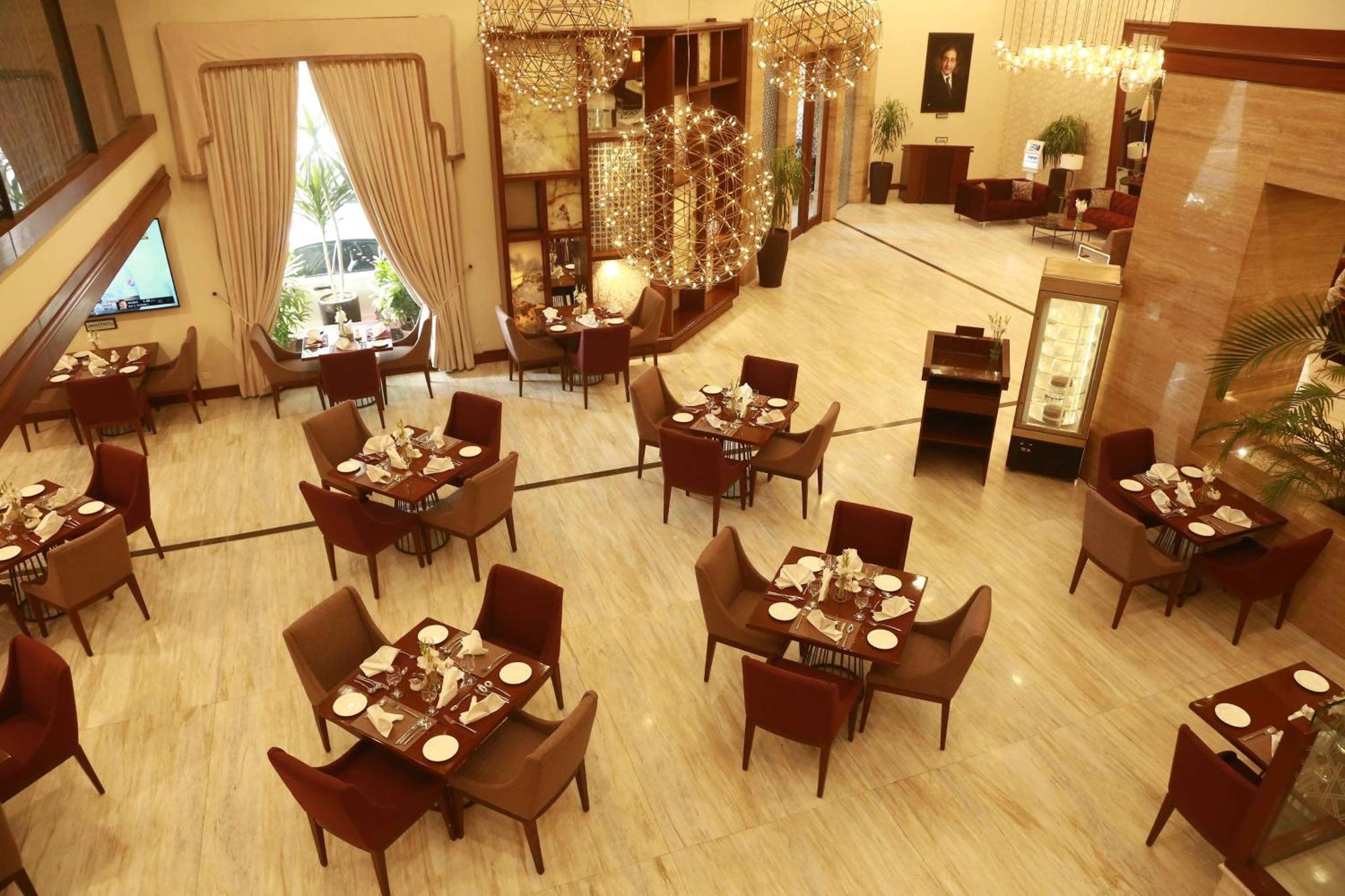 Hotel Ramada By Wyndham Multan Esterno foto