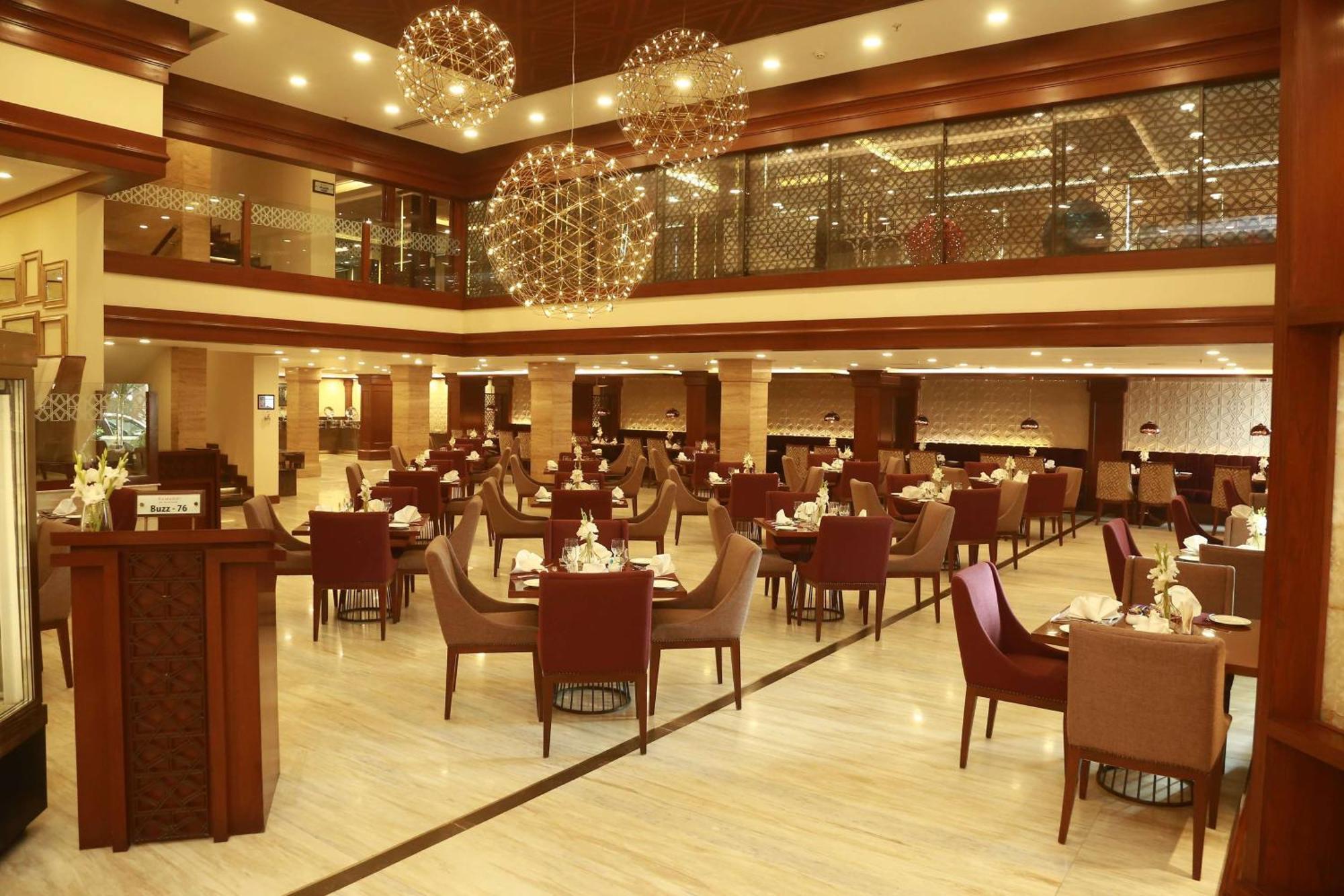 Hotel Ramada By Wyndham Multan Esterno foto