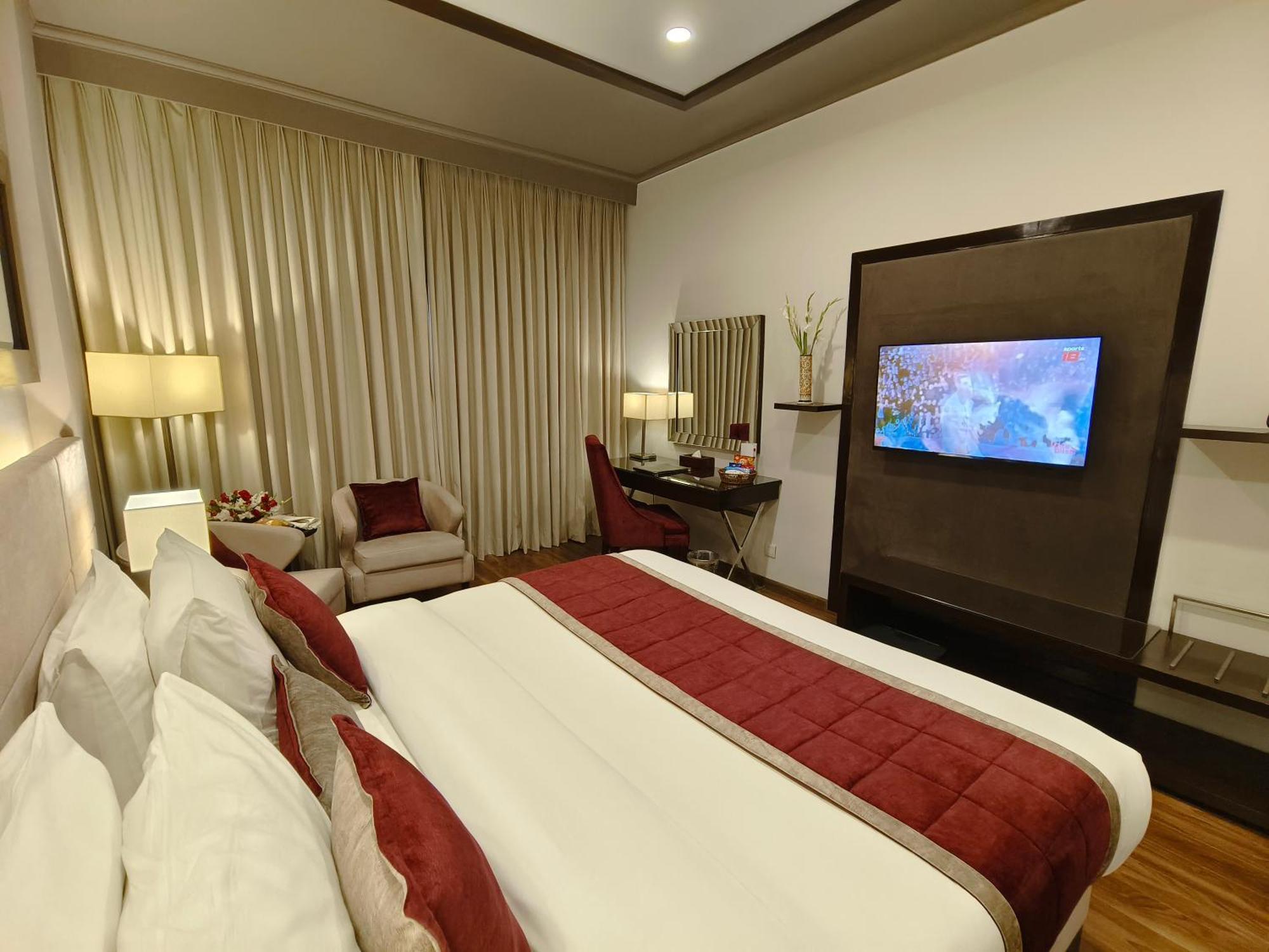 Hotel Ramada By Wyndham Multan Esterno foto