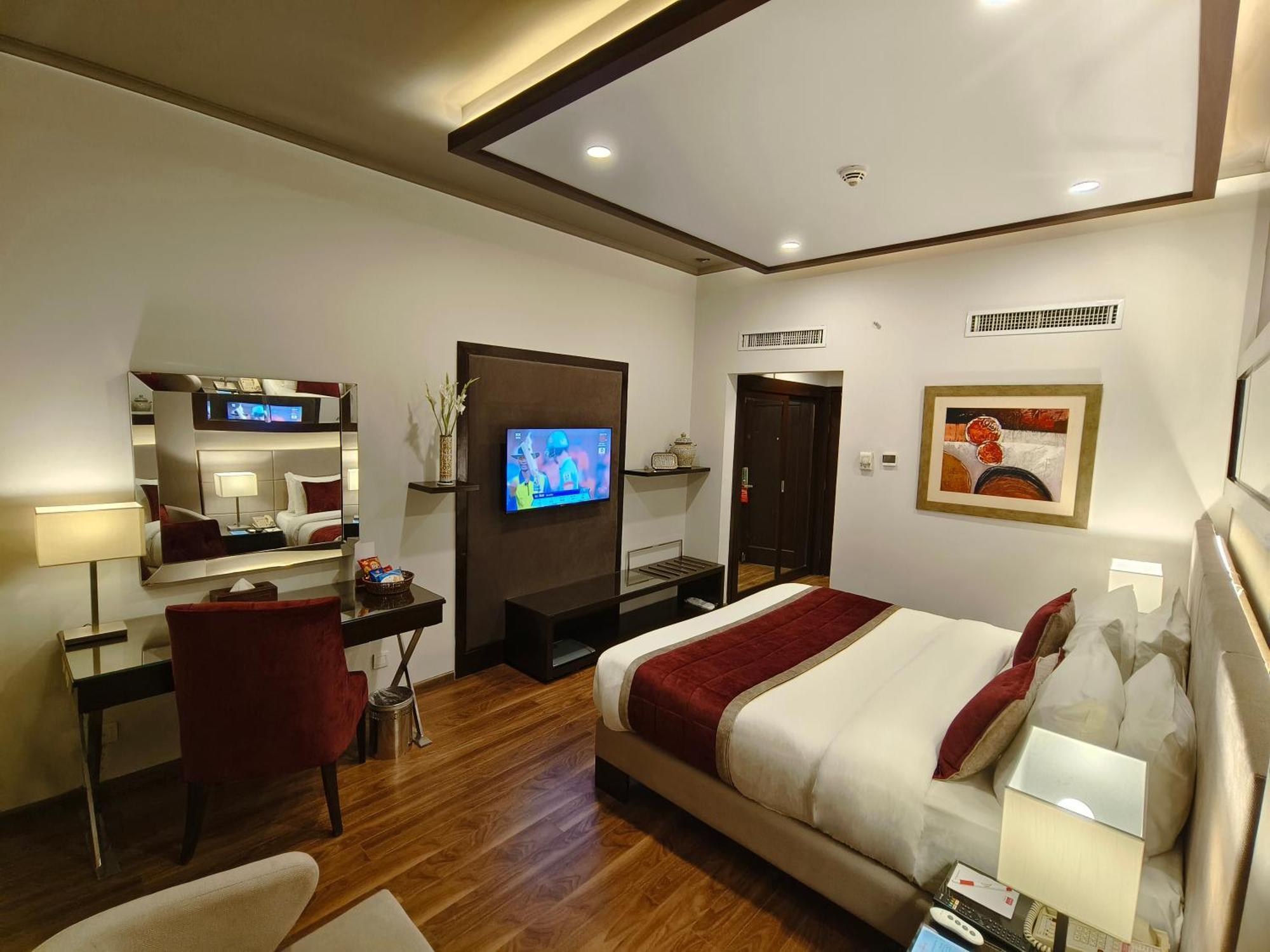 Hotel Ramada By Wyndham Multan Esterno foto