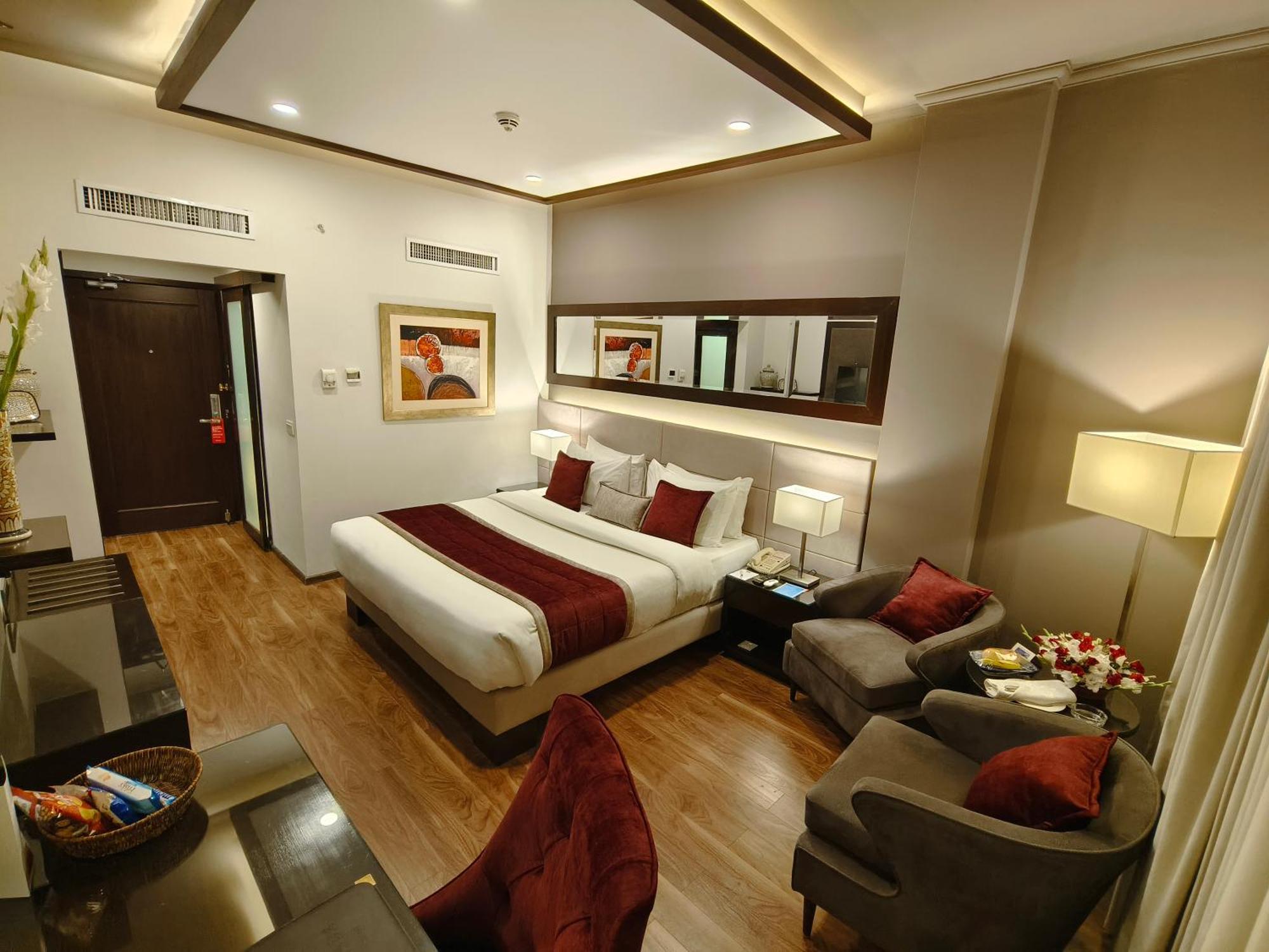 Hotel Ramada By Wyndham Multan Esterno foto