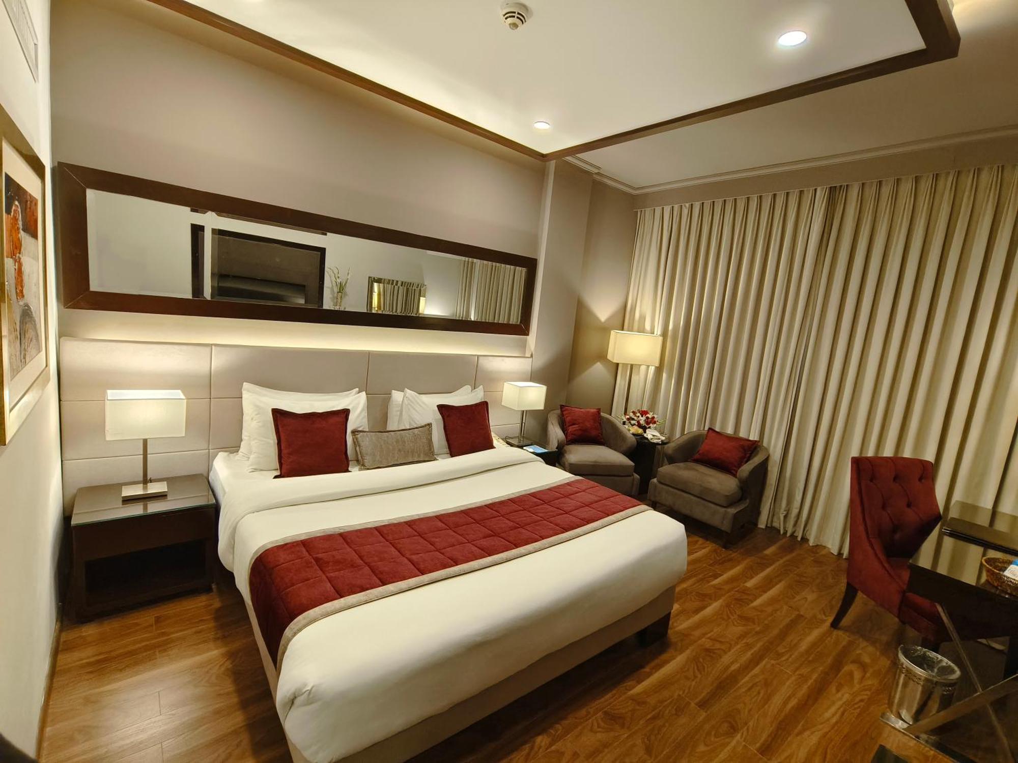 Hotel Ramada By Wyndham Multan Esterno foto