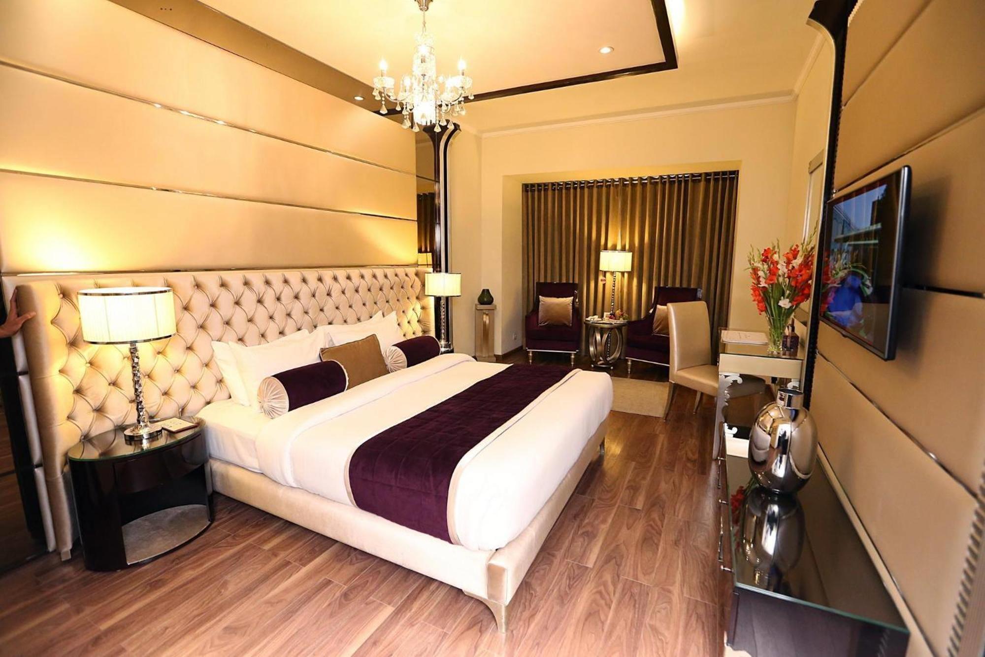 Hotel Ramada By Wyndham Multan Esterno foto