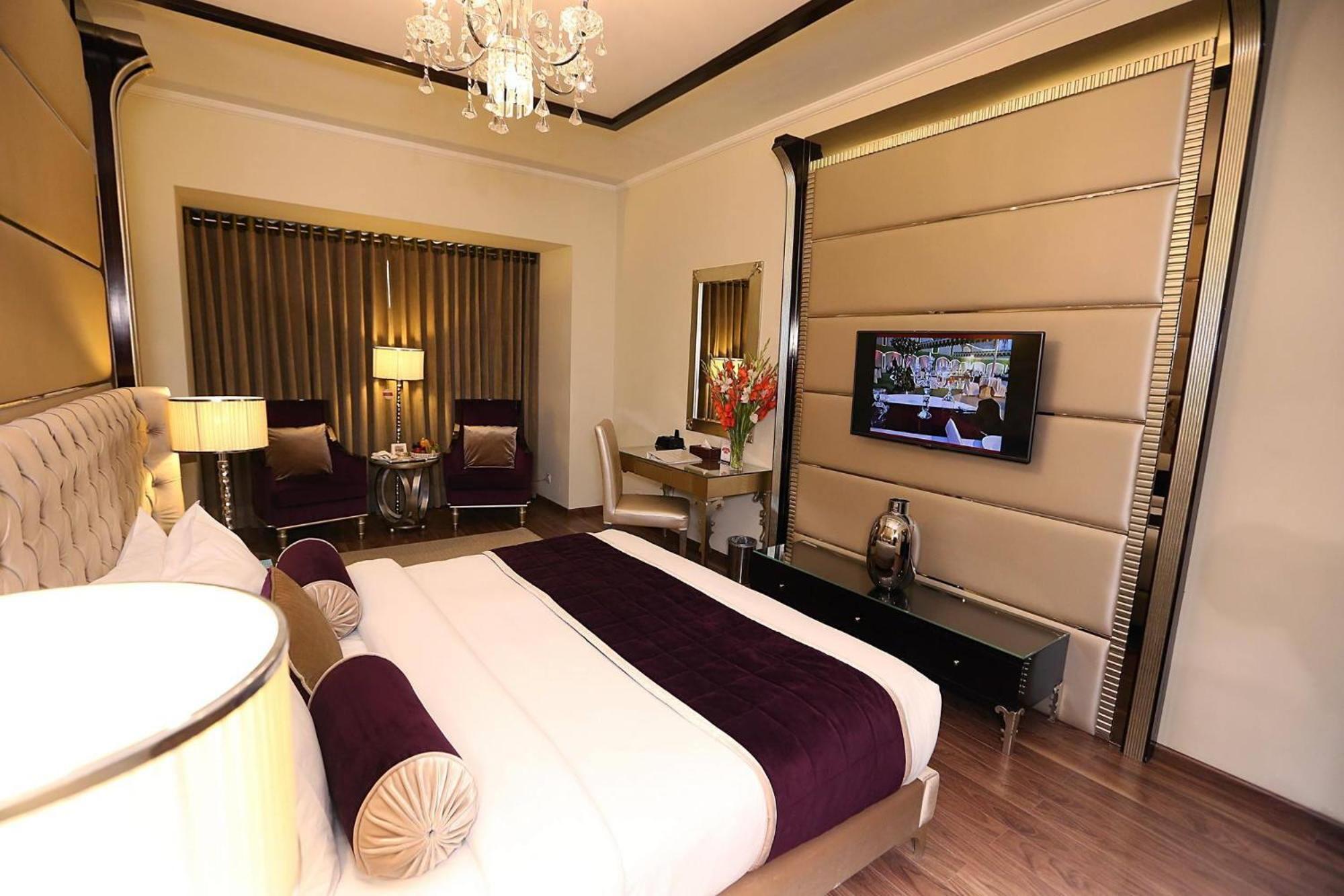 Hotel Ramada By Wyndham Multan Esterno foto