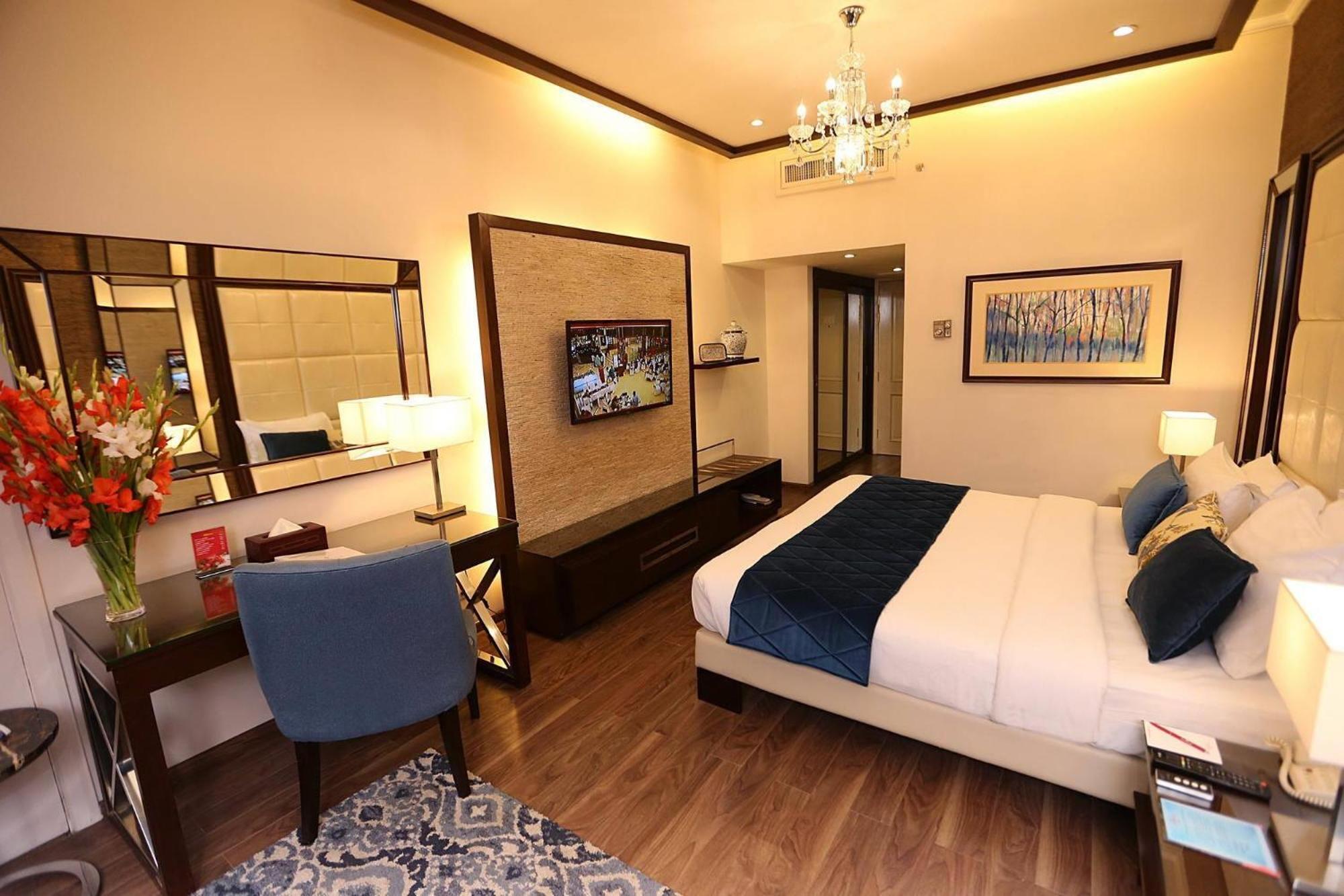 Hotel Ramada By Wyndham Multan Esterno foto