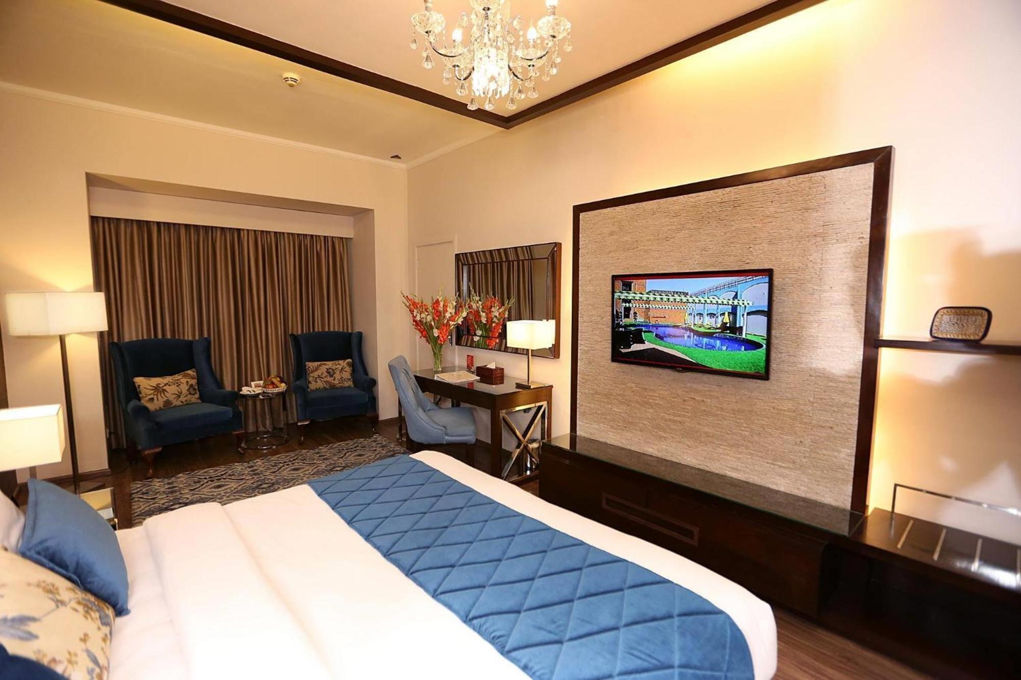 Hotel Ramada By Wyndham Multan Esterno foto