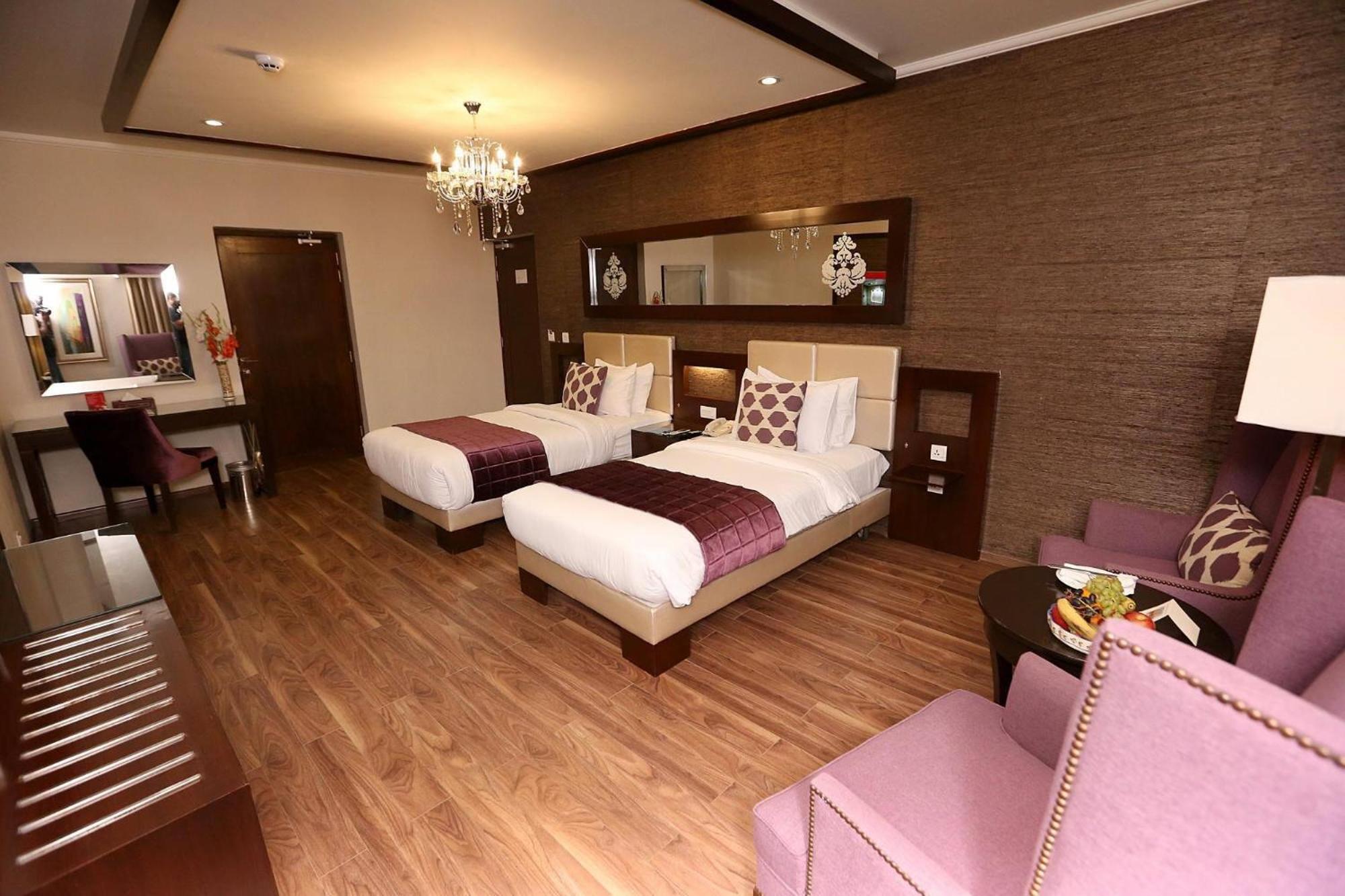 Hotel Ramada By Wyndham Multan Esterno foto